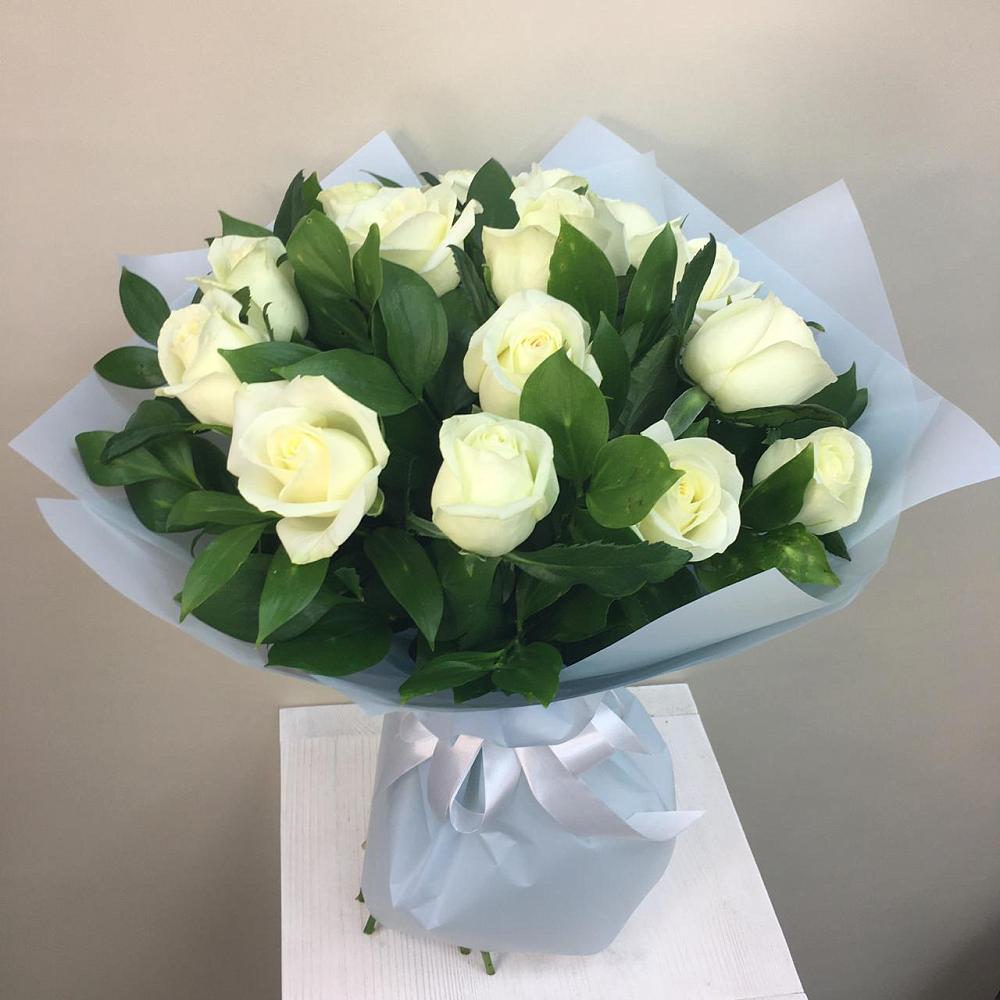 Букет 15 Белых роз Проуд в Александровке