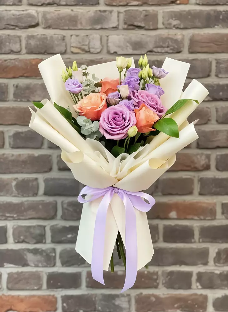 Букет цветов из: Лизиантусы и Розы в Александровке