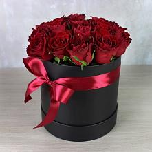 Цветочная композиция из Розы в шляпной коробке в Александровке