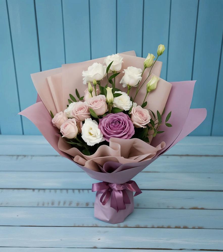 Букет цветов из: Розы и Лизиантусы в Александровке